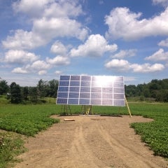 CIR太阳能，太阳能跟踪器安装在北柯林斯，纽约