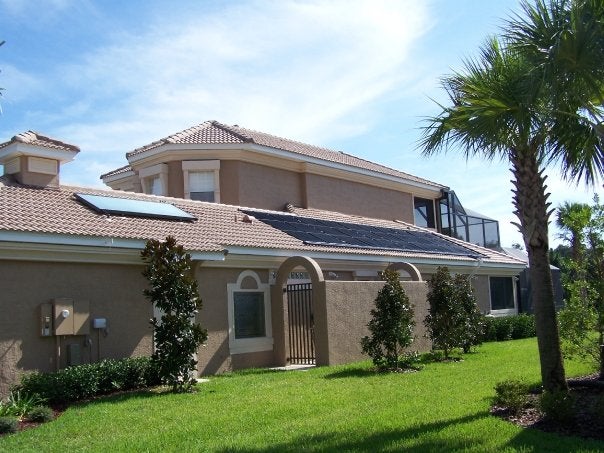 瓦屋顶太阳能的应用池和太阳能水加热