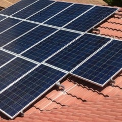 住宅太阳能屋顶安装在瓷砖