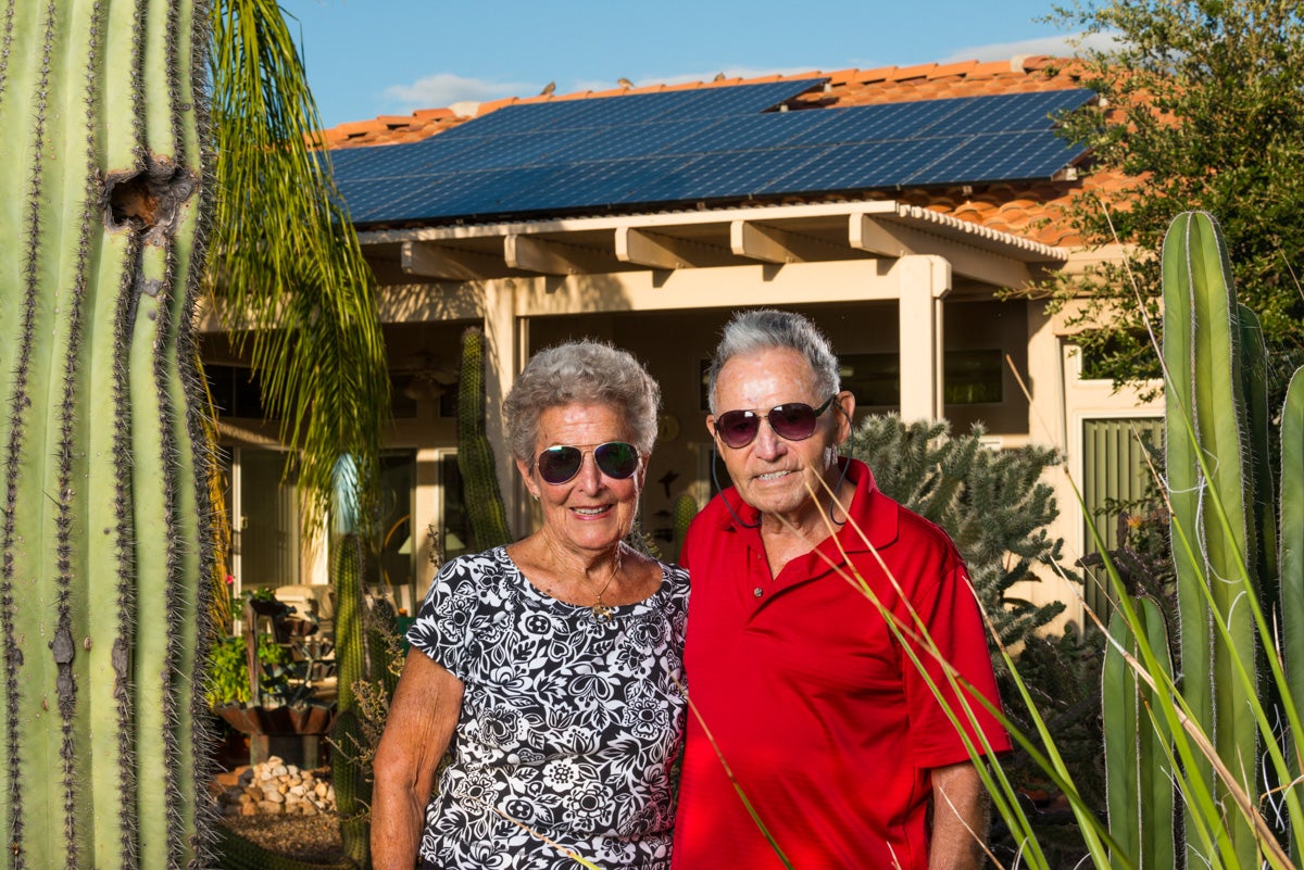 快乐的太阳能业主埃米尔和艾嘉!