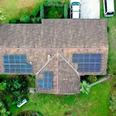 7 kW屋顶安装光伏系统在盖恩斯维尔,FL