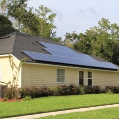 6.5千瓦屋顶安装光伏系统在盖恩斯维尔,FL