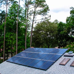 屋顶安装光伏系统在盖恩斯维尔,FL