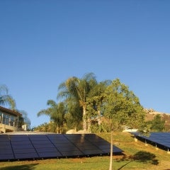 位于加州埃尔卡琼的16.5千瓦地面安装太阳能系统